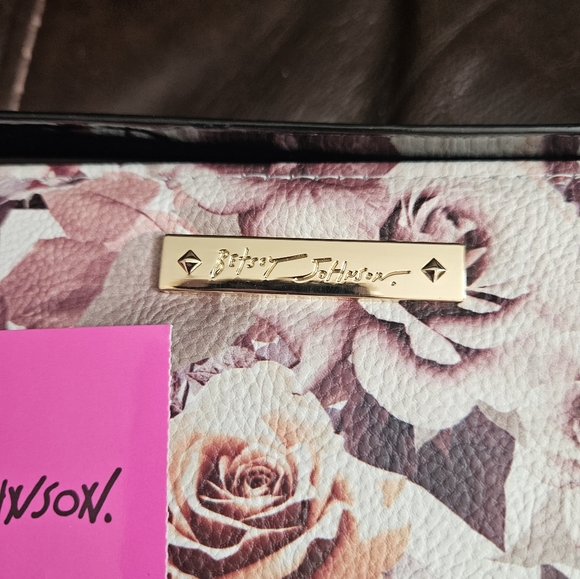 NWT Betsy Johnson long zip around wallet, rose print, cream and mauve - Picture 5 of 8